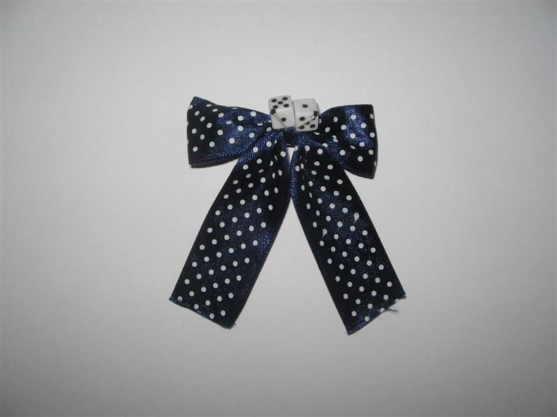 Haarschleife blau gepunktet mit 2 Würfeln