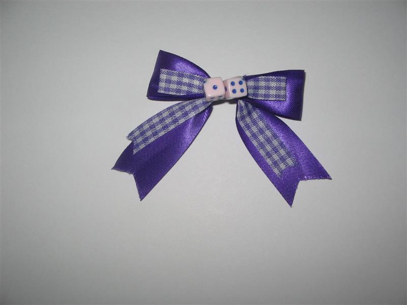 Haarschleife lila mit 2 Würfeln