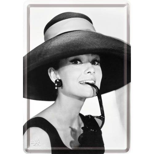 Blechpostkarte - Audrey Hepburn - Hat & Glasses