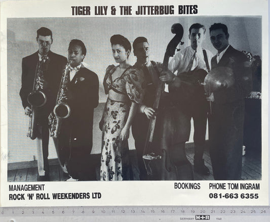 Autogramm-Foto - Tiger Lily & The Jitterbugs (Aisha Khan, Nick Gilroy, John Sullivan, Leo Green, Mike Ellard, Gary